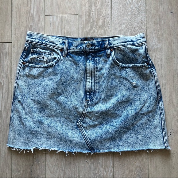 Abercrombie & Fitch Light Wash Blue Denim Mini Skirt - Picture 1 of 10